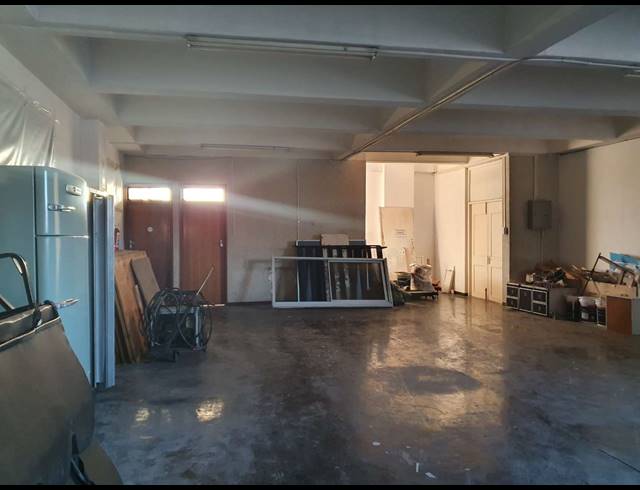 300M² FACTORY RENTED IN TRIANGLE FARM